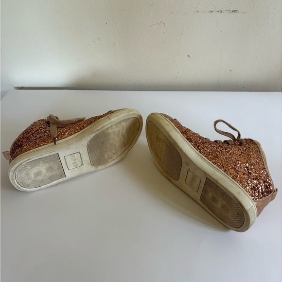 Piper sneakers gold color with glitter great wedding shoes size 5 - Picture 4 of 5